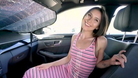 Gianna Gem exposes her titties in public - BangRealTeens