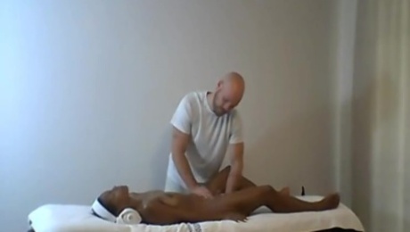 Masseur massages then finger bangs ebony massage client