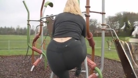 Hot Mature Ass Outside