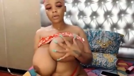 Huge tit light skin doing free show