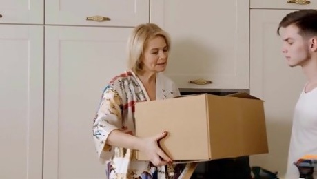 Mature Russian cougar fucked by younger delivery man - Shame 4K
