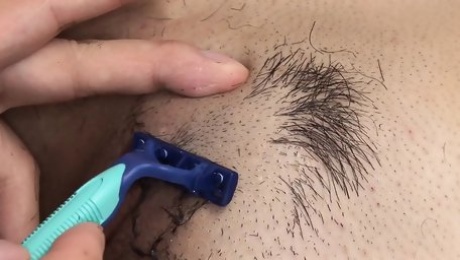 I dont fuck hairy Pussys i Shave the Pussy bevore i fuck you