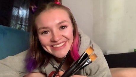 Sexy white girl masturbates with paint brushes! Object insertion!